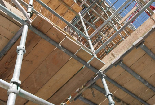 cuplock scaffolding with wooden plank.jpg